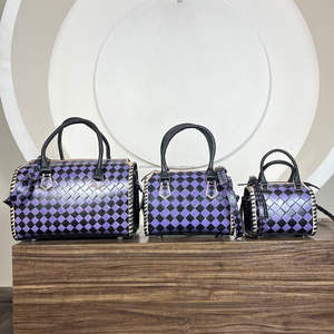 Bolsa de Viaje Pequeña de Cuero con Diseño a Cuadros Morado y Negro, Hecha a Mano, Estilo Moderno, Bandolera de Viaje Unisex, Novedad 2026 - Product Image 5