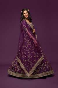 Ensemble de robe de demoiselle d'honneur en organza violet brodé avec imprimé floral, col bateau, manches courtes, longueur au sol - Product Image 3