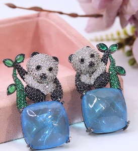 Boucles d'oreilles pendantes élégantes en laiton plaqué argent de haute qualité avec zircon, tendance, pour femme, idéales pour les soirées et la mode. - Product Image 2