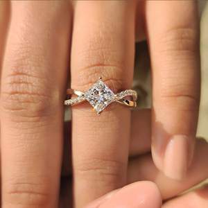 Bague de fiançailles en argent sterling 925 avec moissanite taille princesse VVS1 et bande torsadée pour femme - Product Image 6