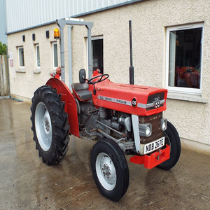 Tractor Massey Ferguson 135, tracción en 2 ruedas, motor diésel de 3 cilindros, chasis de rodillos, contrapesos en las ruedas traseras (opcionales), aproximadamente 42HP. - Product Image 4