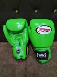 Guantes y espinilleras de boxeo Muay Thai Twins, guantes de boxeo profesionales para entrenamiento y sparring, color verde loro. - Product Image 2