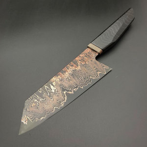 Cuchillo de cocina de cobre damasco premium con construcción de espiga completa y mango de madera natural para un rendimiento culinario equilibrado - Product Image 1