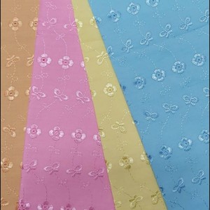 ผ้าลูกไม้ตาไก่โพลีเอสเตอร์คอตตอนหลากสีและสีพื้นสวยงามน่าทึ่ง ความกว้าง 44 นิ้ว พร้อมจัดส่งทันที - Product Image 1
