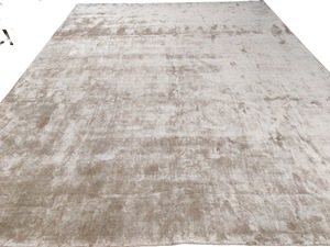 Alfombra de Seda Beige Brillante – Alfombra de Lujo Hecha a Mano - Product Image 1