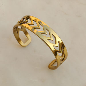 Brazalete de Latón Hecho a Mano - Brazalete Geométrico con Diseño de Chevron - Joyería Minimalista Abierta para Mujer - Product Image 3