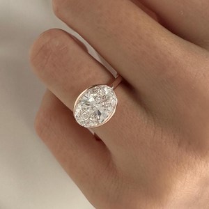 Bague signet en or massif 14 carats avec diamant ovale de 5,00 carats VS1 cultivé en laboratoire, bijou raffiné et parfait pour les fiançailles, une surprise pour elle. - Product Image 2