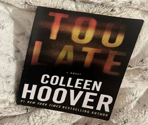 หนังสือปกอ่อน "Too Late" โดยคอลลีน ฮูเวอร์ นวนิยายสำหรับผู้ใหญ่ ปกกระดาษ - Product Image 1