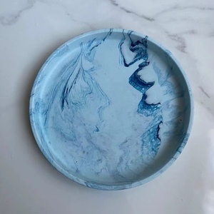 Plato Decorativo de Resina Hecho a Mano, Diseño Minimalista Azul Marmoleado, Ecológico, Apto para Lavavajillas, Grado Alimenticio, para el Hogar - Product Image 2