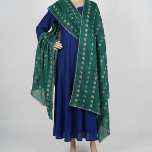 Hijab en Chiffon Léger et Doux en Gros |   Voile musulman floral orné de strass et long foulard respirant pour l'été, idéal pour le quotidien et les sorties en extérieur - Product Image 5