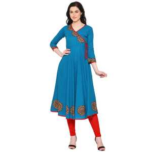 ชุดคุर्ตาสไตล์อังกรากาผ้าฝ้ายสีเขียวอมฟ้าสำหรับผู้หญิง ตกแต่งด้วยผ้าปะติดปะต่อ คอวี แขนสามส่วน ออกแบบมาเพื่อการสวมใส่ลำลองสไตล์ชาติพันธุ์ทั่วโลก - Product Image 2