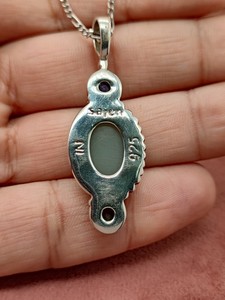 Pendentif en cristal Druzy avec chaîne, collier élégant en pierres précieuses, cadeau de bijoux pour femme, design unique et étincelant, un accessoire de mode affirmé - Product Image 4