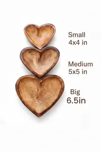Ensemble de trois bols en bois en forme de cœur de tailles différentes, organiseur décoratif de table, plateau en bois en forme de cœur, récipient en bois pour bougies. - Product Image 2