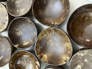 Prix de gros – Vaisselle écologique de haute qualité, très demandée : Ensembles de bols en noix de coco naturelle polie et couverts, fabriqués au Vietnam - Product Image 6