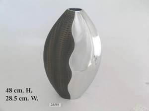 Vase en fer forgé artisanal en forme de bouteille dorée, design moderne, unique, pour décoration intérieure, vase de table, vase sur pied, design martelé, design élégant pour la décoration - Product Image 1