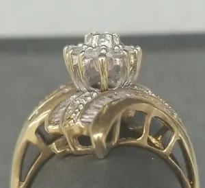 Anillo de Compromiso Vintage con Moissanita Real de 2 Quilates, Plata de Ley 925, Chapado en Oro Amarillo, Corte Baguette, Lujoso y Elegante para Mujer - Product Image 3