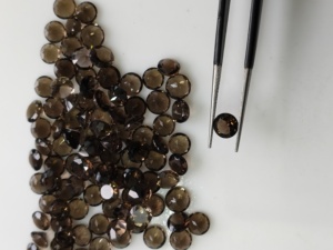 Quartz fumé naturel 6MM, coupe ronde brillante, pierre précieuse de qualité supérieure pour la fabrication de bijoux - Product Image 1