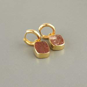 Pendientes de aro de cuarzo cereza natural sin tallar, joyería de moda, chapados en oro de 18k, latón macizo, venta al por mayor, pendientes minimalistas. - Product Image 5