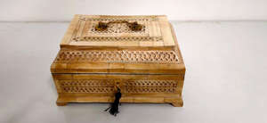 Boîte à bijoux en bois sculptée à la main par un fournisseur indien, finition polie, thème bouddhiste, taille personnalisée, cadeaux de Thanksgiving pour table - Product Image 5