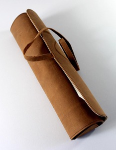 Carpeta de presentación de papel Skaard con bolsillo con cremallera para dados y fichas - Product Image 3