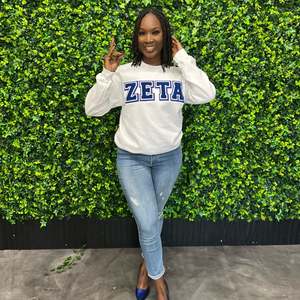 เสื้อสเวตเชิ้ตผู้หญิง คอกลม ปักลายเชนีล  แบบสวมใส่สบาย  ผลิตโดย Custom Logo Zeta Phe Beta  พร้อมปักโลโก้ตามสั่ง - Product Image 4