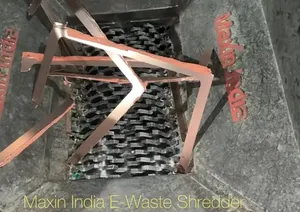 Machine semi-automatique de broyage de déchets électroniques pour le déchiquetage de matières premières et le broyage de métaux de rebut - Product Image 4