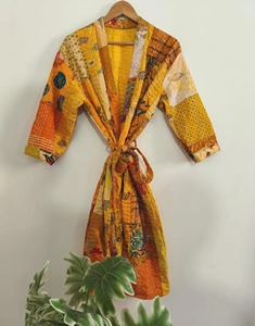 Robe de chambre longue en patchwork fait main, vintage, en soie Kantha, style kimono, pour femmes - Product Image 1