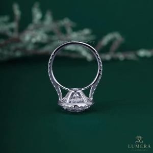 Bague de fiançailles personnalisée en moissanite taille ovale avec halo en or 9K 10K 14K 18K certifiée IGI pour femme - Product Image 6