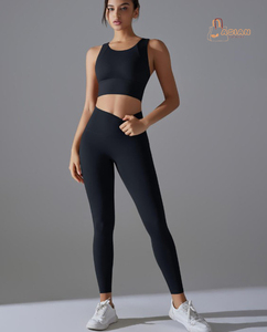Ensemble de sport 2 pièces personnalisé avec logo pour femme, respirant et écologique en polyester/coton, idéal pour le yoga et la gym - Product Image 1