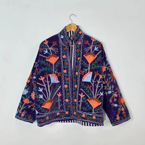 Chaqueta de terciopelo Suzani azul hecha a mano con bordado floral de estilo elegante para unisex, abrigo bohemio hippie, mayorista indio de chaquetas - Product Image 1