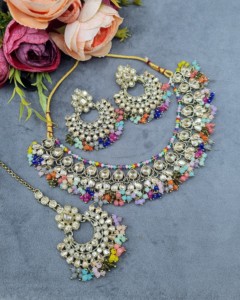 Conjunto de collar de gargantilla con piedra preciosa de corte redondo Royal, con aretes y mangtika, chapado en oro antiguo, joyería de diseñador de moda al por mayor. - Product Image 4