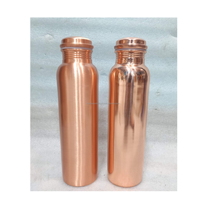 Bouteille d'eau en cuivre écologique pour une hydratation quotidienne propre, favorisant des habitudes de bien-être naturel et une vie saine et durable. - Product Image 5