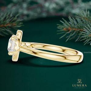 Anillo de Lujo con Clúster de Oro y Diamantes Redondos Brillantes Cultivados en Laboratorio, Diseñado con Elegancia para Celebraciones y Amor - Product Image 4