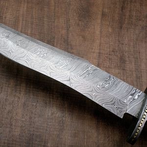 Couteau utilitaire d'extérieur en acier Damas artisanal personnalisé, manche en bois d'olivier naturel, outil de camping - Product Image 3