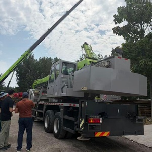 Grue mobile hydraulique d'occasion ZOOMLION ZTC250A5-3 de 25 tonnes, année 2023, pour l'installation d'équipements de construction - Product Image 3
