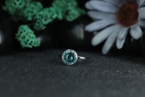 Bague de fiançailles minimaliste en moissanite taille ronde de luxe, en argent sterling 925 avec sertissage clos, bijoux personnalisés en gros - Product Image 4