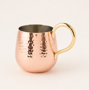 Nouvelle conception de chopes à bière Moscow Mule en cuivre pur, finition martelée artisanale, tasse en cuivre massif de qualité supérieure avec poignée en laiton - Product Image 1