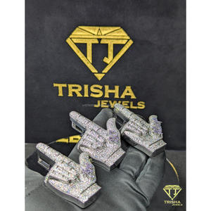 Pendentif breloque en diamant de laboratoire VVS en argent sterling 925 massif, bijou de luxe pour homme et femme par Trisha Jewels - Product Image 3