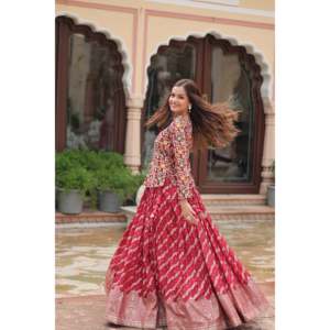 หนังเทียมสีแดงเข้มพร้อมงานปักเลื่อม - Product Image 1