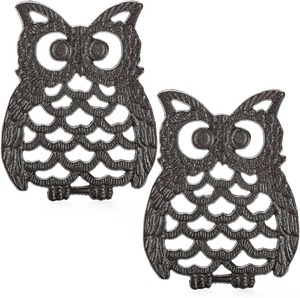 Juego de 2 Salvamanteles Decorativos de Hierro Fundido con Diseño de Búho Negro para Ollas y Sartenes, Decoración para la Encimera de la Cocina, Salvamanteles de Hierro Ecológicos - Product Image 1