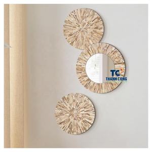 Miroir en rotin professionnel pour les acheteurs en gros, enrichi par une décoration murale sophistiquée en rotin. - Product Image 1