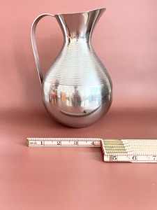 Carafe à eau en acier inoxydable grande capacité avec couvercle, pichet de service en métal de qualité supérieure pour restaurant, hôtel, restauration et événements - Product Image 5