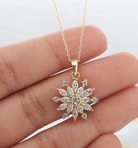 Collar con Colgante de Copo de Nieve, Chapado en Oro de 18K, Cristal de Estrás, Corte Marquesa, Engaste de Garras, Clásico para Uso Diario de Mujer - Product Image 2