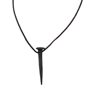 จี้เหล็กตีขึ้นรูปด้วยมือแบบคลาสสิก สร้อยคอโลหะคุณภาพสูงพร้อมสายหนัง สำหรับผู้ชายและผู้หญิง - Product Image 5