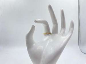 Bague en laiton traditionnelle faite à la main avec finition dorée à la mode pour des fonctions élégantes - Product Image 3