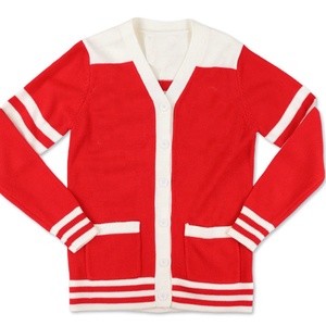Cárdigan Rojo de Punto para Mujer, Cuello en V, Manga Larga, Moda de Invierno, Botones Frontales, Bolsillos con Parches, Estilo Varsity Corto, Fabricante OEM - Product Image 6