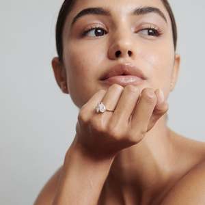 แหวนเพชรทรงมาร์คีส์และทรงลูกแพร์ 14K ทองคำขาว ประดับเพชรเลี้ยงในห้องปฏิบัติการ ดีไซน์หรูหราแบบ Toi Et Moi แหวนหมั้นสองเม็ดสำหรับเธอ ขายส่ง - Product Image 2