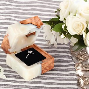 Caja de madera hecha a mano para anillos de boda - estuche para anillos de compromiso con cierre magnético - caja de almacenamiento de joyas de madera vintage para parejas - Product Image 4