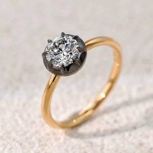 แหวนหมั้นเพชรซิคอน CVD 1 กะรัต รับรองโดย IGI เงินแท้ 925 ชุบทอง 14K เครื่องประดับเจ้าสาว - Product Image 4