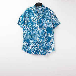Chemise décontractée à manches courtes pour homme, imprimé floral noir, boutonnée, en coton/polyester respirant et écologique, idéale pour l'été - Product Image 5